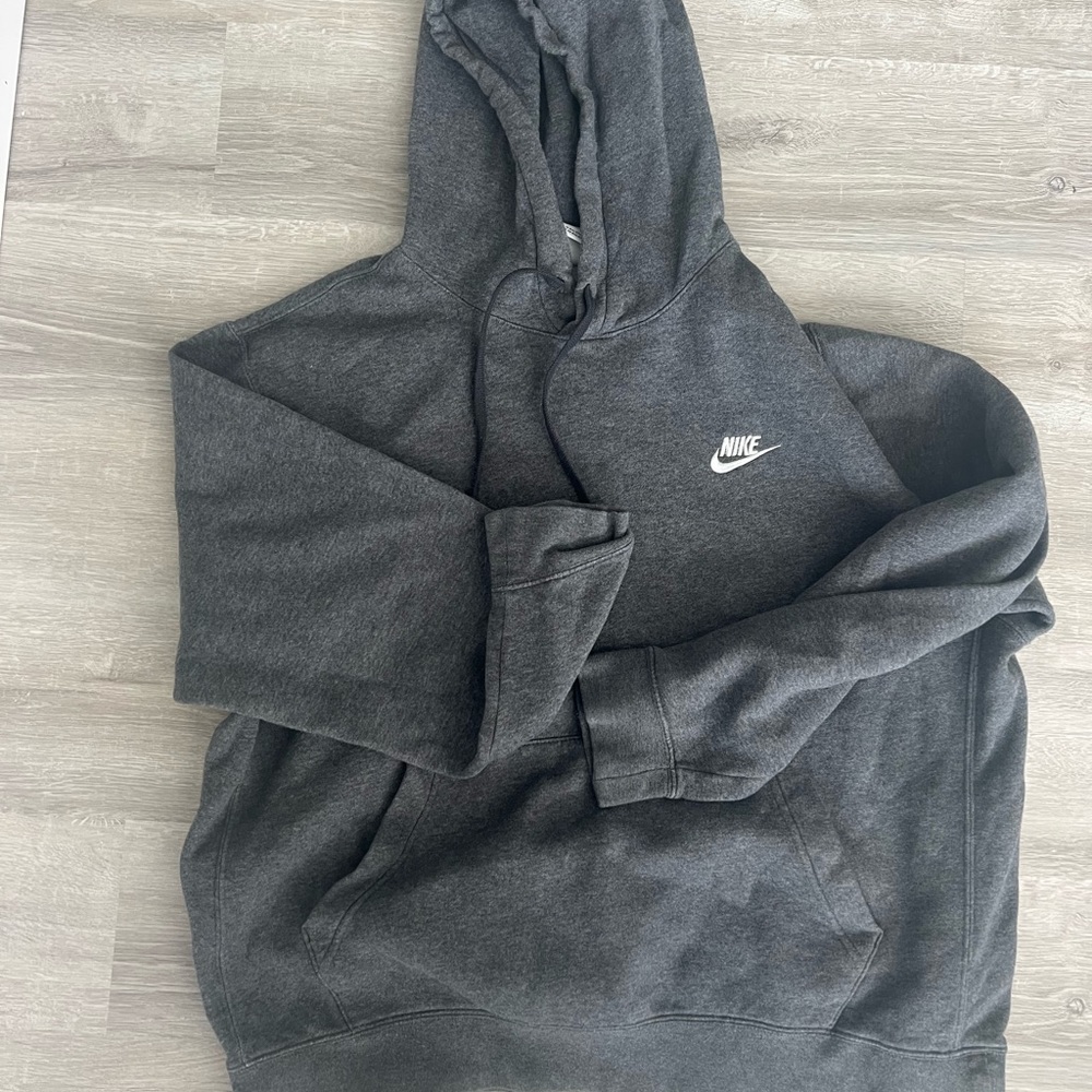 Men’s Nike sweatshirt